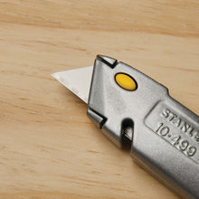 Load image into Gallery viewer, Stanley 6-3/8 in Quick Change Retractable Utility Knife (10-499)
